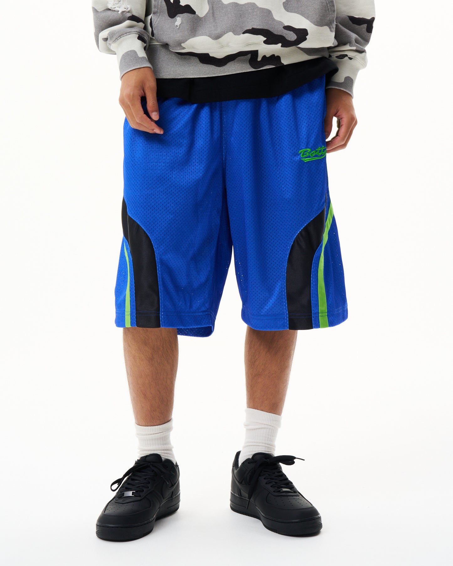 Piped Mesh Short